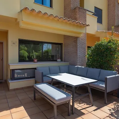 Semesterbostad Stylish Townhouse With Pool, Vilamoura