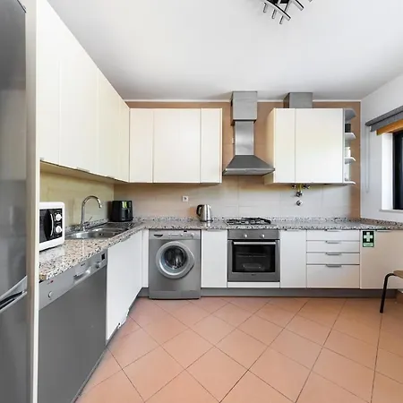 Semesterbostad Stylish Townhouse With Pool, Vilamoura