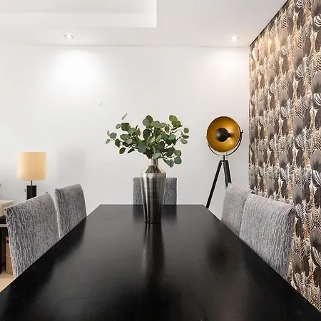 Stylish Townhouse With Pool, Vilamoura