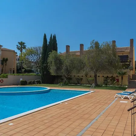 Semesterbostad Stylish Townhouse With Pool, Vilamoura